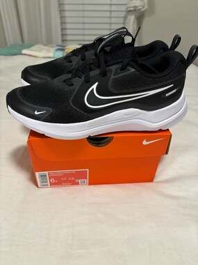 Nike Cosmic Runner (GS) Big Kids Running Shoes Black/White HM4402-003
